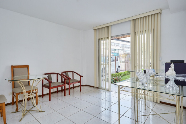 Imagem Casa com 4 Quartos à Venda, 353 m² em Batel - Curitiba