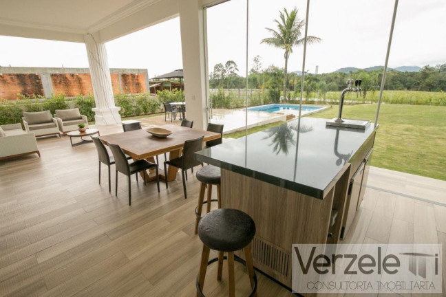 Imagem Casa com 5 Quartos à Venda, 700 m² em Centro - Camboriú Imagem Casa com 5 Quartos à Venda, 700 m² em Centro - Camboriú