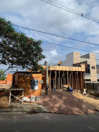 Imagem Casa com 3 Quartos à Venda, em Guarujá - Porto Alegre Imagem Casa com 3 Quartos à Venda, em Guarujá - Porto Alegre