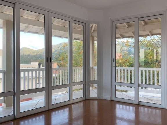 Imagem Casa com 5 Quartos à Venda, em Lagoa Da Conceição - Florianópolis Imagem Casa com 5 Quartos à Venda, em Lagoa Da Conceição - Florianópolis
