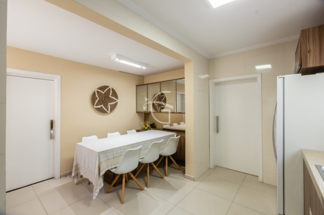 Imagem Casa com 4 Quartos à Venda, em América - Joinville Imagem Casa com 4 Quartos à Venda, em América - Joinville
