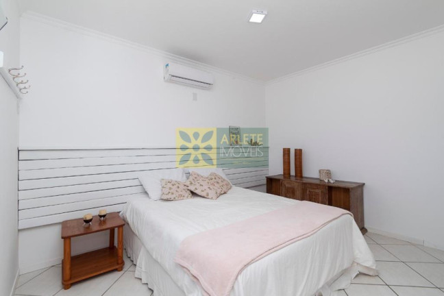 Imagem Casa com 6 Quartos à Venda, 805 m² em Centro - Bombinhas Imagem Casa com 6 Quartos à Venda, 805 m² em Centro - Bombinhas