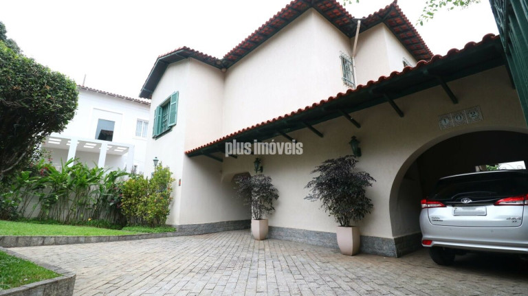 Casa com 3 Quartos à Venda, 300 m² em Pacaembu - São Paulo