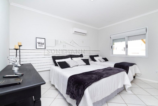 Imagem Casa com 6 Quartos à Venda, 805 m² em Centro - Bombinhas Imagem Casa com 6 Quartos à Venda, 805 m² em Centro - Bombinhas