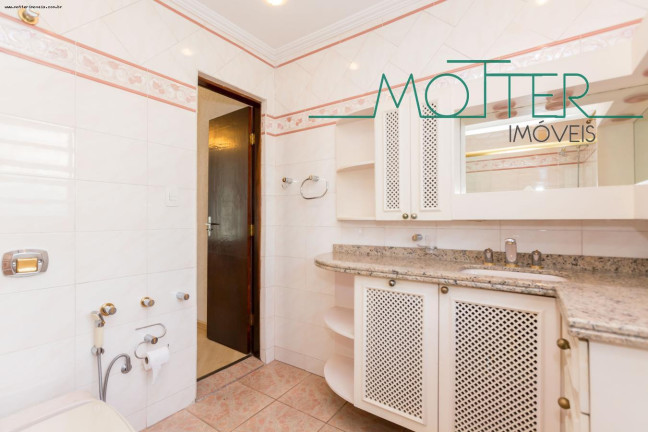 Imagem Casa com 3 Quartos à Venda, 159 m² em Novo Mundo - Curitiba Imagem Casa com 3 Quartos à Venda, 159 m² em Novo Mundo - Curitiba