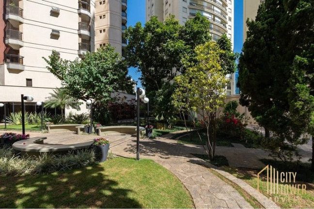 Apartamento com 3 Quartos à Venda, 120 m² em Moema - São Paulo