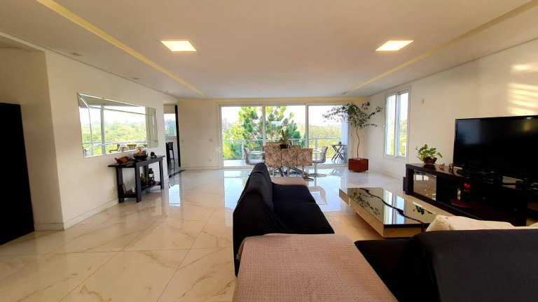 Imagem Casa com 5 Quartos à Venda, em Granja Viana - Carapicuíba Imagem Casa com 5 Quartos à Venda, em Granja Viana - Carapicuíba