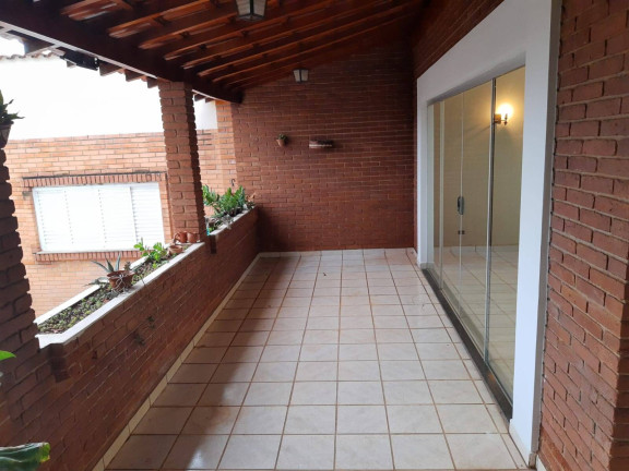 Imagem Casa com 3 Quartos à Venda, 368 m² em Lidice - Uberlândia