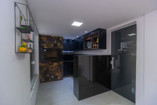 Imagem Casa com 5 Quartos à Venda, 265 m² em Uberaba - Curitiba