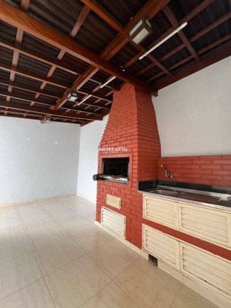 Imagem Casa com 3 Quartos à Venda, 308 m²