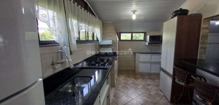 Imagem Casa com 4 Quartos para Temporada, em Bombas - Bombinhas Imagem Casa com 4 Quartos para Temporada, em Bombas - Bombinhas
