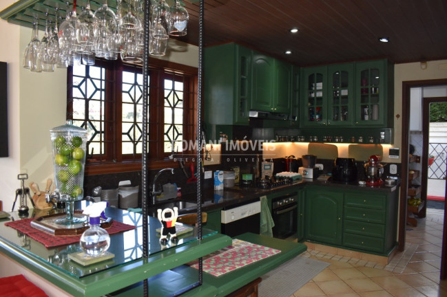 Imagem Casa com 4 Quartos à Venda, 225 m² em Região Do Alto Do Capivari - Campos Do Jordão Imagem Casa com 4 Quartos à Venda, 225 m² em Região Do Alto Do Capivari - Campos Do Jordão