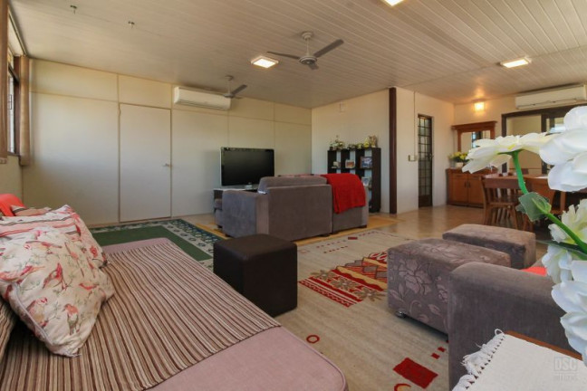 Imagem Casa com 7 Quartos à Venda, 330 m² em Nonoai - Porto Alegre