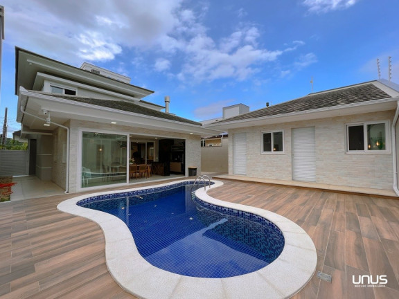 Casa com 3 Quartos à Venda, 264 m² em Pedra Branca - Palhoça
