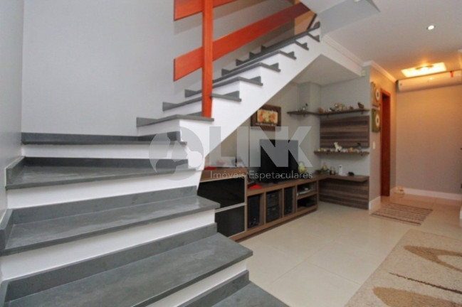 Imagem Casa com 3 Quartos à Venda, 225 m² em Jardim Itu - Porto Alegre