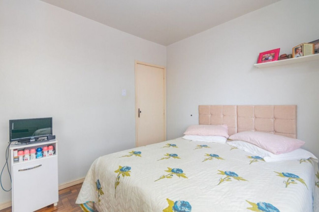 Imagem Imóvel com 3 Quartos à Venda, 64 m² em Vila Ipiranga - Porto Alegre