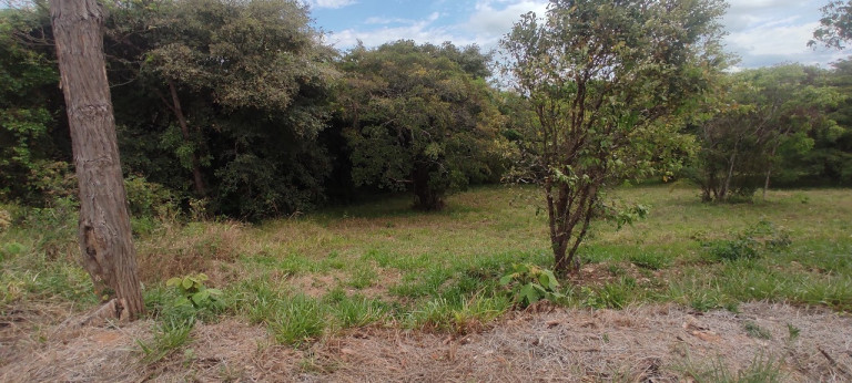 Terreno à Venda, 1.000 m² em R$185.000,00  // Canto Da Siriema Resort - Jaboticatubas