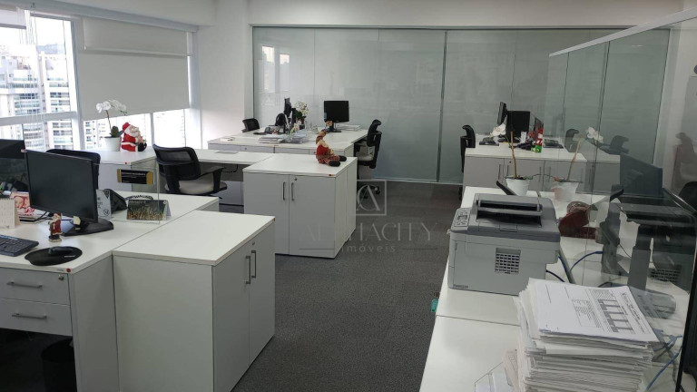 Imagem Sala Comercial à Venda ou Locação, 830 m² em Alphaville Empresarial - Barueri Imagem Sala Comercial à Venda ou Locação, 830 m² em Alphaville Empresarial - Barueri