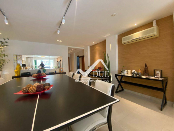 Imagem Apartamento com 3 Quartos à Venda, 227 m² em Embaré - Santos