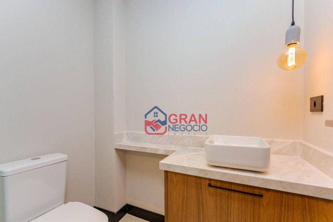 Imagem Sobrado com 3 Quartos para Alugar, 191 m² em Santa Felicidade - Curitiba