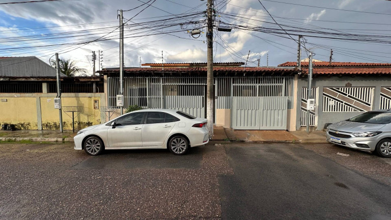 Casa com 3 Quartos à Venda,  em Cuiabá