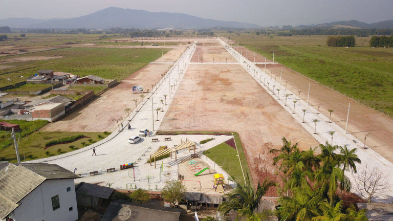 Terreno à Venda, 200 m² em Itapema