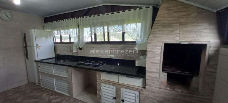 Imagem Casa com 4 Quartos para Temporada, em Bombas - Bombinhas Imagem Casa com 4 Quartos para Temporada, em Bombas - Bombinhas