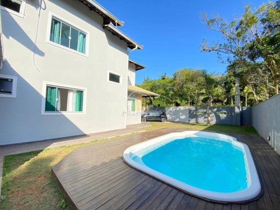 Casa com 3 Quartos à Venda,  em Balneário Camboriú