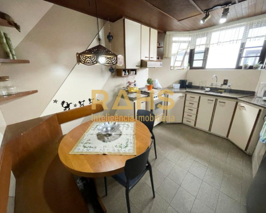 Imagem Casa com 3 Quartos à Venda, 255 m² em Saguaçu - Joinville Imagem Casa com 3 Quartos à Venda, 255 m² em Saguaçu - Joinville