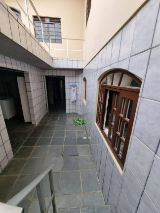 Imagem Sobrado com 4 Quartos à Venda, 240 m² em Capão Da Imbuia - Curitiba Imagem Sobrado com 4 Quartos à Venda, 240 m² em Capão Da Imbuia - Curitiba