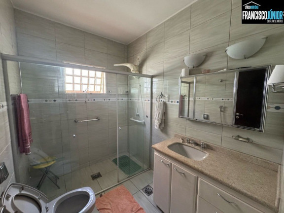 Imagem Casa com 3 Quartos à Venda, 241 m² em Setor Aeroporto - Goiânia