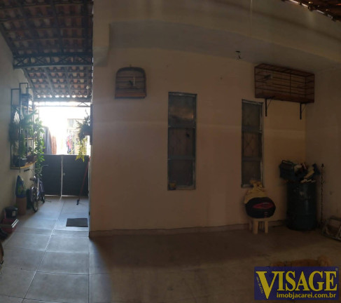 Casa com 3 Quartos à Venda,  em Jd. St. Marina - Jacareí
