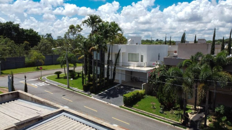 Sobrado com 4 Quartos à Venda ou Locação, 330 m² em Condomínio Do Lago - Goiânia