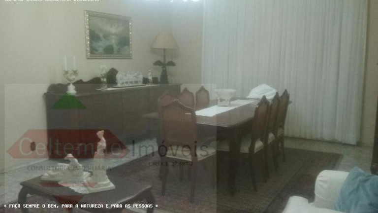 Imagem Casa com 3 Quartos à Venda, 300 m² em Centro - Taubaté Imagem Casa com 3 Quartos à Venda, 300 m² em Centro - Taubaté