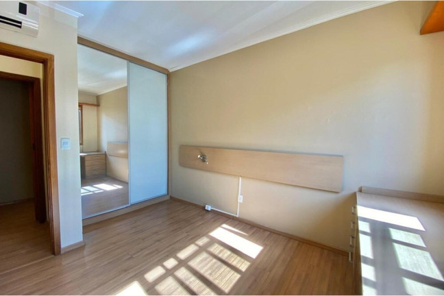 Imagem Casa com 4 Quartos à Venda, 284 m² em Higienópolis - Porto Alegre Imagem Casa com 4 Quartos à Venda, 284 m² em Higienópolis - Porto Alegre