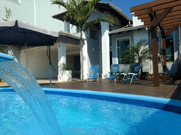 Imagem Casa com 4 Quartos para Temporada,  em Mariscal - Bombinhas