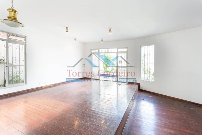 Imagem Sobrado com 5 Quartos à Venda, 304 m² em Jardim Leonor - São Paulo Imagem Sobrado com 5 Quartos à Venda, 304 m² em Jardim Leonor - São Paulo