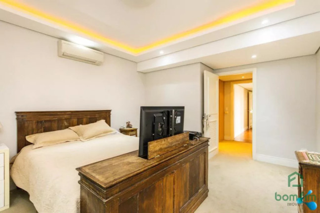 Imagem Apartamento com 3 Quartos à Venda, 241 m² em Auxiliadora - Porto Alegre Imagem Apartamento com 3 Quartos à Venda, 241 m² em Auxiliadora - Porto Alegre