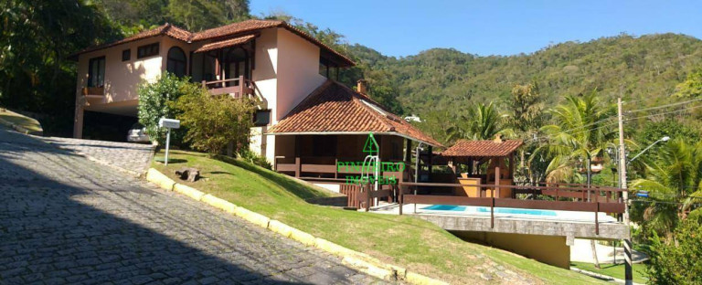 Casa com 4 Quartos à Venda, 390 m² em Piratininga - Niterói