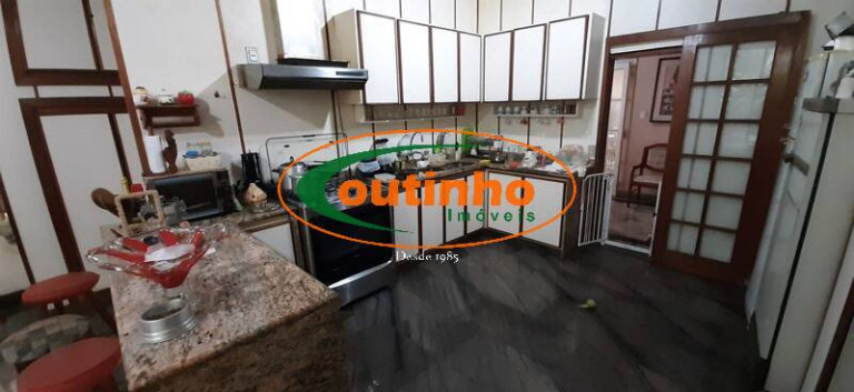 Imagem Casa com 4 Quartos à Venda, 576 m² em Grajaú - Rio De Janeiro Imagem Casa com 4 Quartos à Venda, 576 m² em Grajaú - Rio De Janeiro