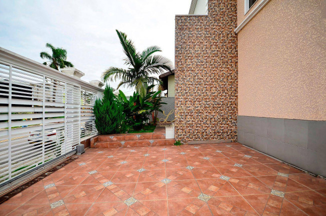 Imagem Casa com 6 Quartos à Venda, 450 m² em Bacacheri - Curitiba