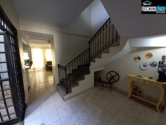 Imagem Casa com 4 Quartos à Venda, 244 m² em Setor Sudoeste - Goiânia Imagem Casa com 4 Quartos à Venda, 244 m² em Setor Sudoeste - Goiânia
