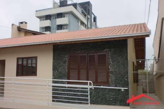 Casa com 3 Quartos para Alugar, 130 m² em Costa E Silva - Joinville