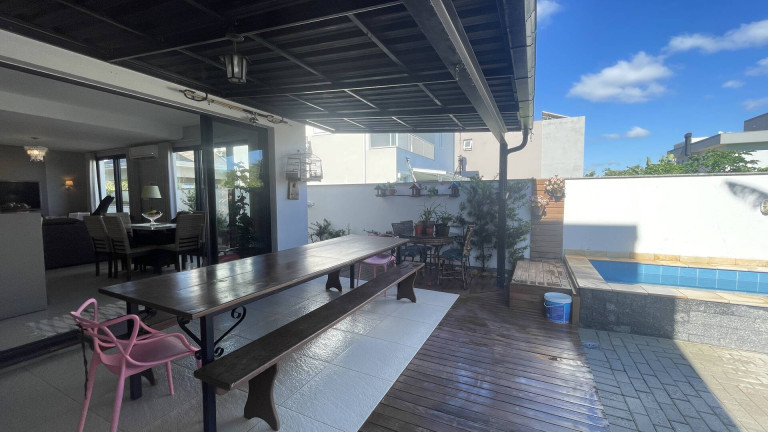 Imagem Casa com 3 Quartos à Venda, 215 m² em Cachoeira Do Bom Jesus - Florianópolis