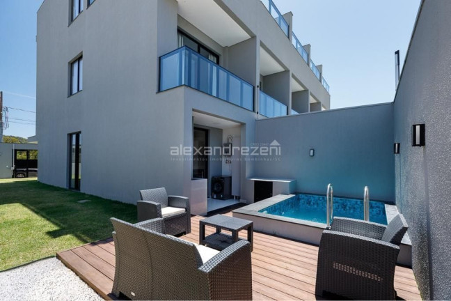 Sobrado com 3 Quartos à Venda, 234 m² em Canto Grande - Bombinhas