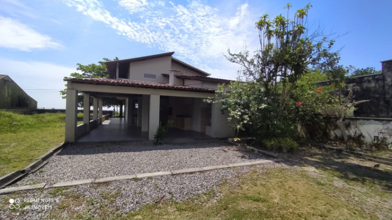 Sobrado com 5 Quartos para Temporada, 269 m² em Barra Do Saí - Itapoá