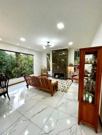Imagem Casa com 3 Quartos à Venda, 250 m² em Albuquerque - Teresópolis