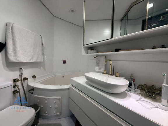 Imagem Apartamento com 4 Quartos à Venda, 131 m² em Centro - Florianópolis Imagem Apartamento com 4 Quartos à Venda, 131 m² em Centro - Florianópolis