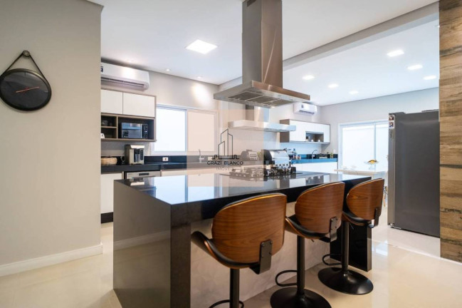 Imagem Casa de Condomínio com 3 Quartos à Venda, 280 m²