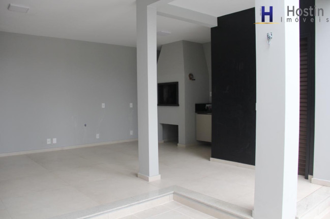 Imagem Casa com 3 Quartos à Venda, em Glória - Joinville Imagem Casa com 3 Quartos à Venda, em Glória - Joinville